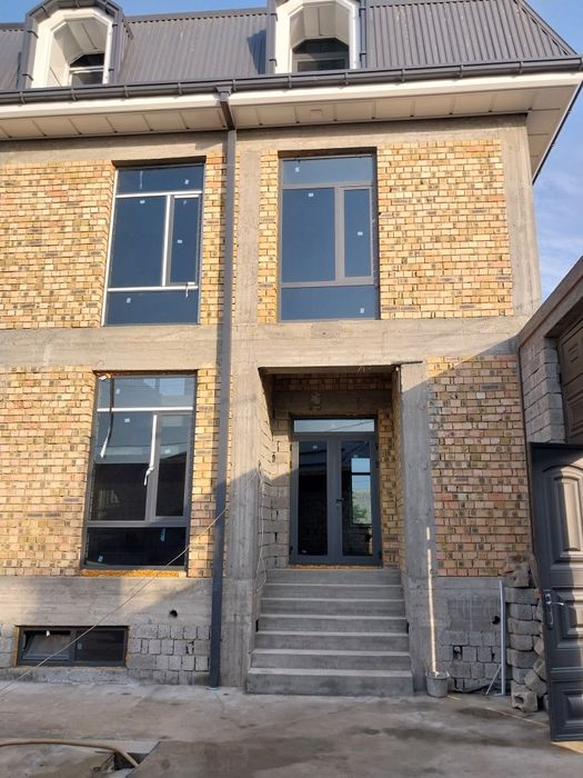 Срочно ховли сотилади