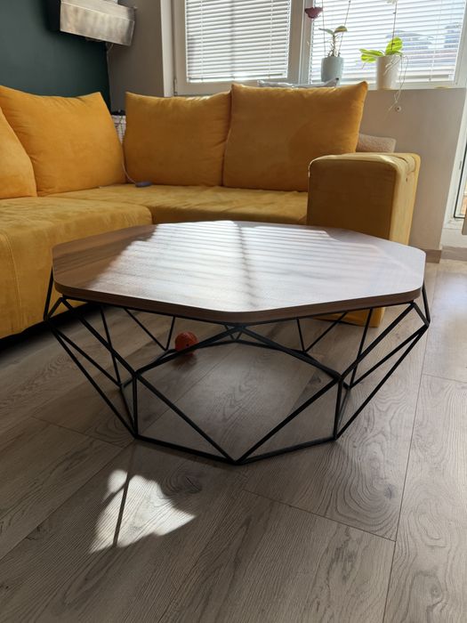 Холна маса от акациево дърво