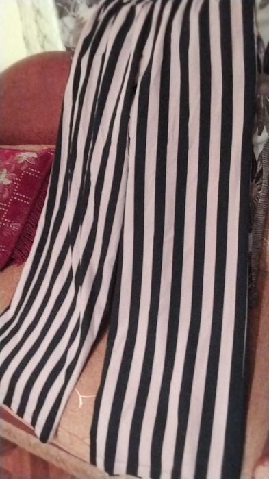 Culoare crem negru dungi verticale pentru detalii mesaj în privat