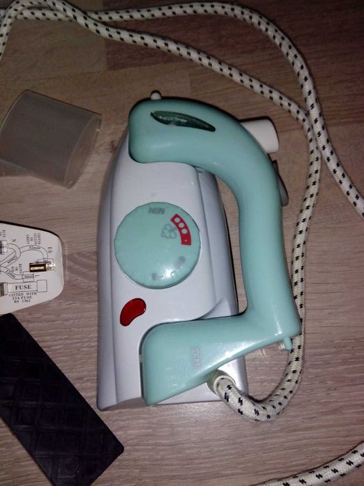 Fier de calcat de voiaj,nou.Bucuresti.Trimit si in provincie.