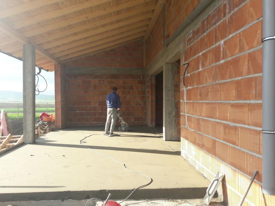 Executam sape elicopterizate si tencuieli mecanizate