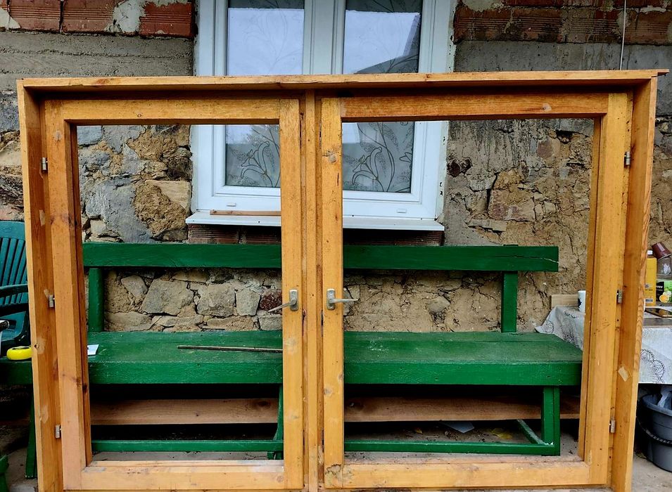 Дървена дограма от естествено дърво (чам)