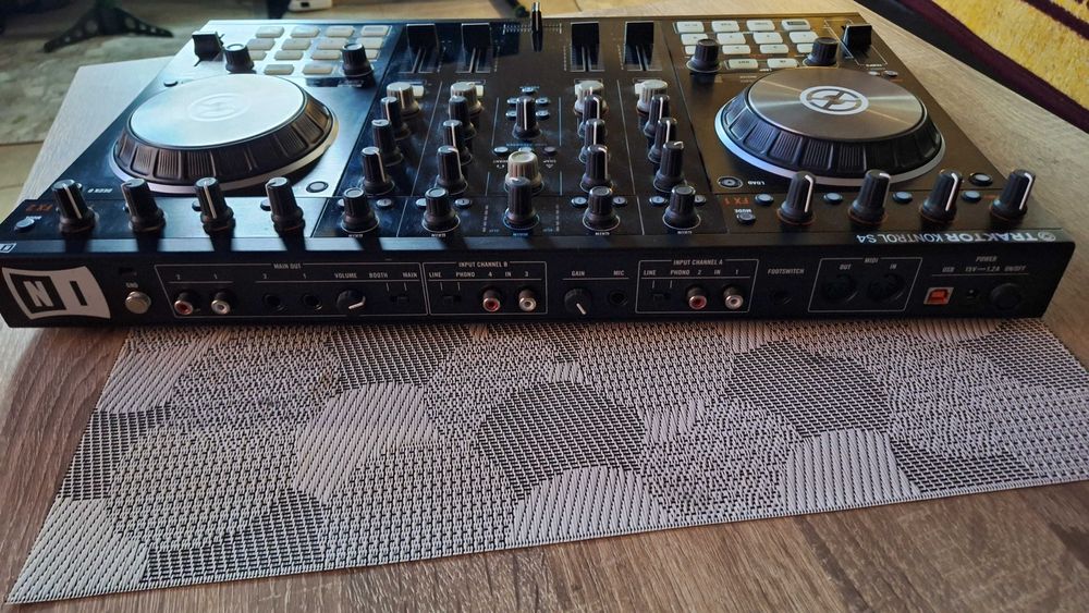 Traktor Kontrol S4 mk2