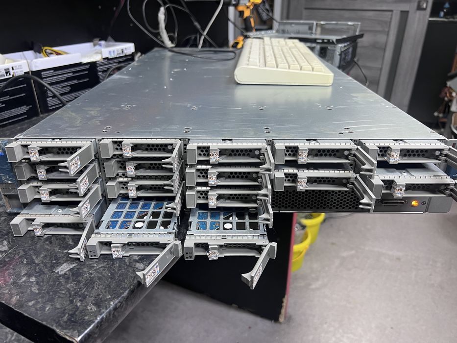 Сервер Cisco UCS C210 M2
