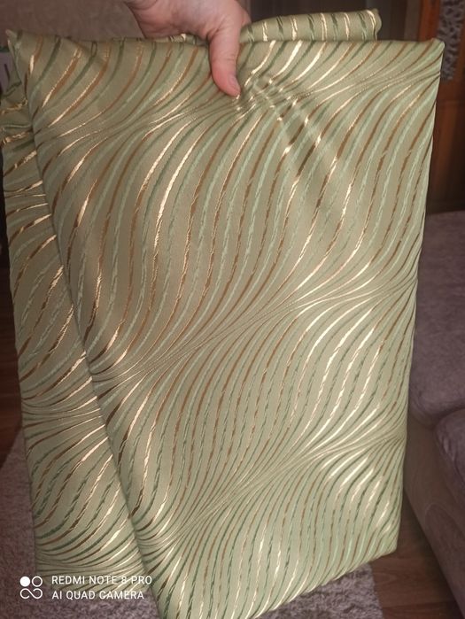 Продам шторы зелёные.