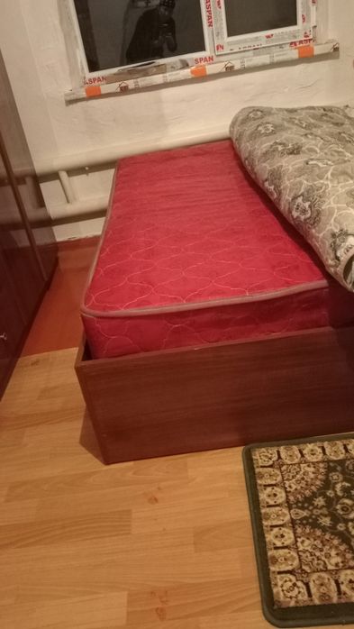Спални екі тумбасымен сатылады