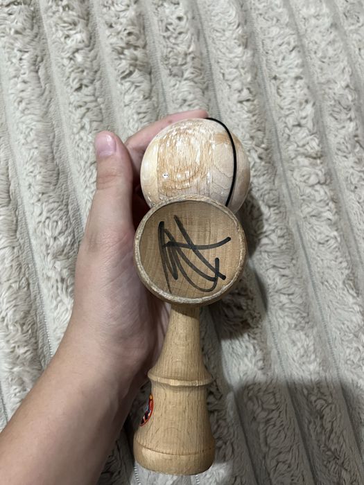 Kendama Europe Record Plus semnata de Xremus