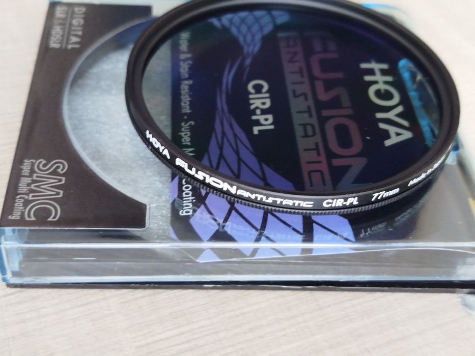 ПРОДАВАМ фото филтър HOYA  CIR-PL 77mm, и ZEISS UV 77mm,