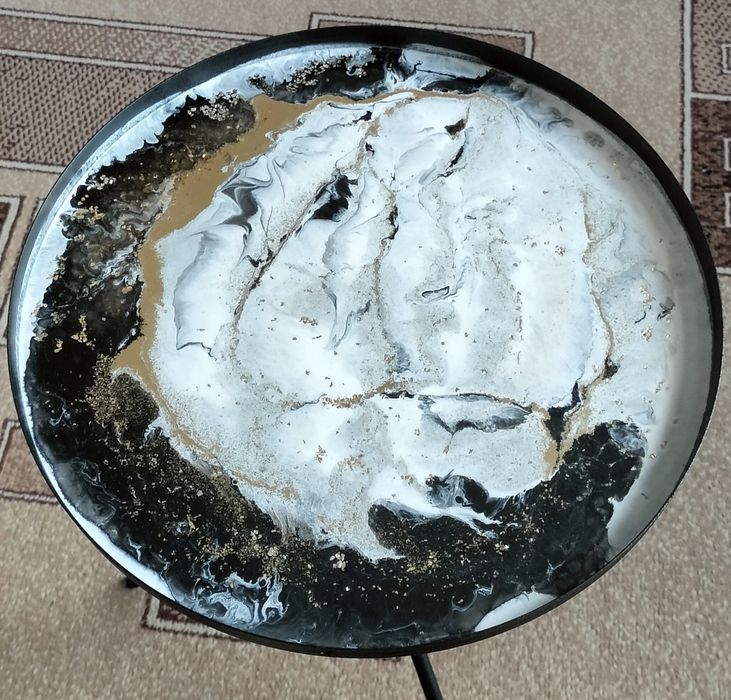 Продам столик журнальный