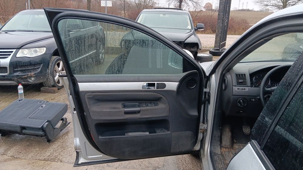 VW Touareg 2.5 R5 ,174 к.с. , ръчка ,60 броя на части