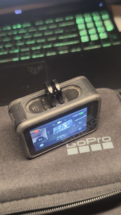 go pro hero 11 + 4 baterii si incarcator pt acestea