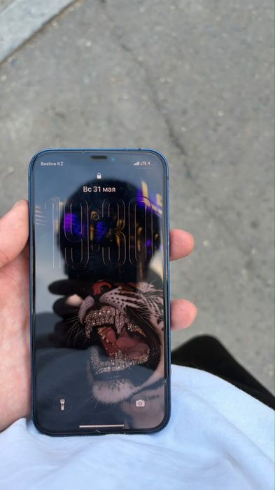 Продам Iphone 12