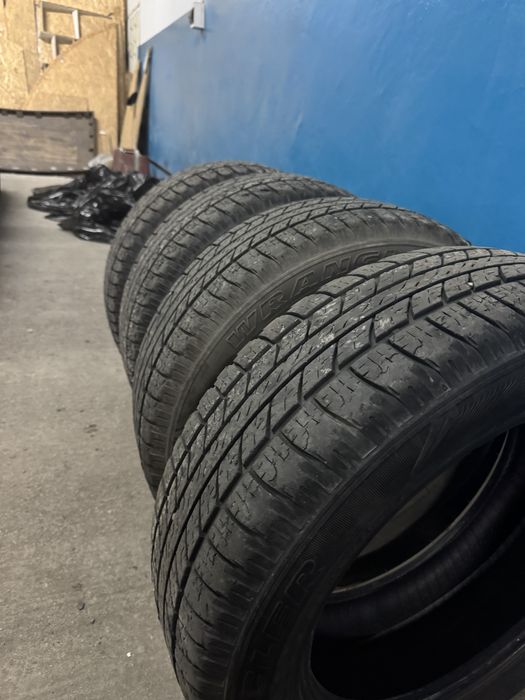 Комплект шин размером 235/60/18