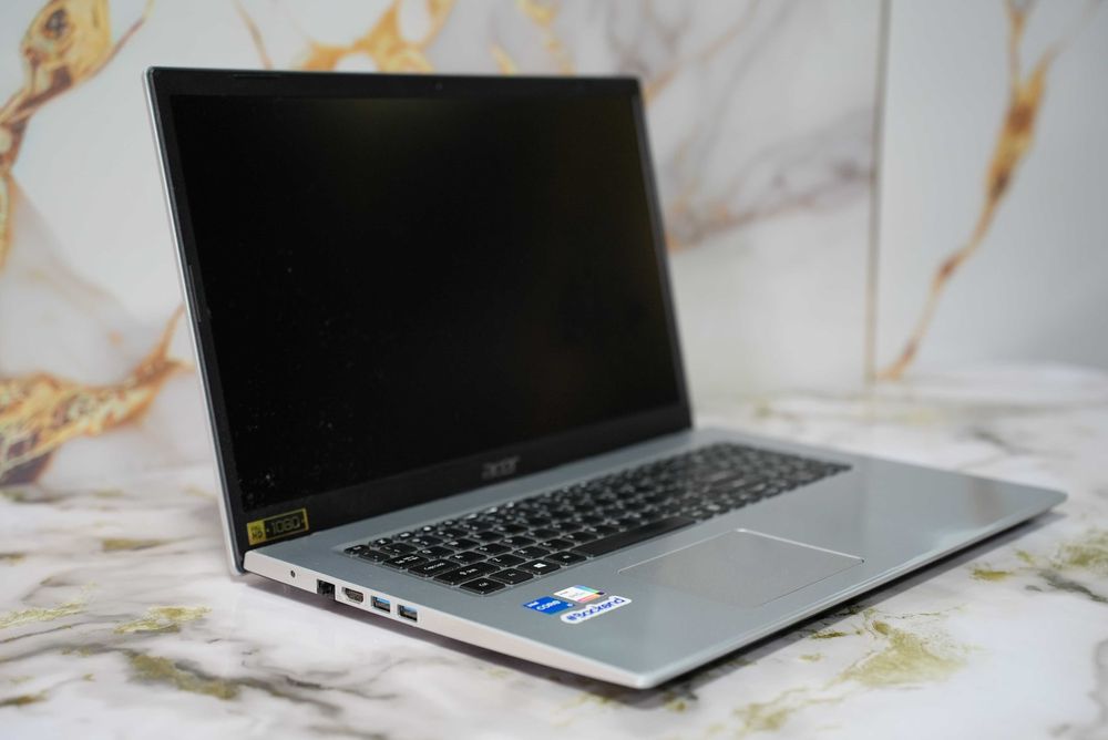 Acer Aspire A317-53 • i5 11-gen • 8GB • 512GB SSD • 17.3"