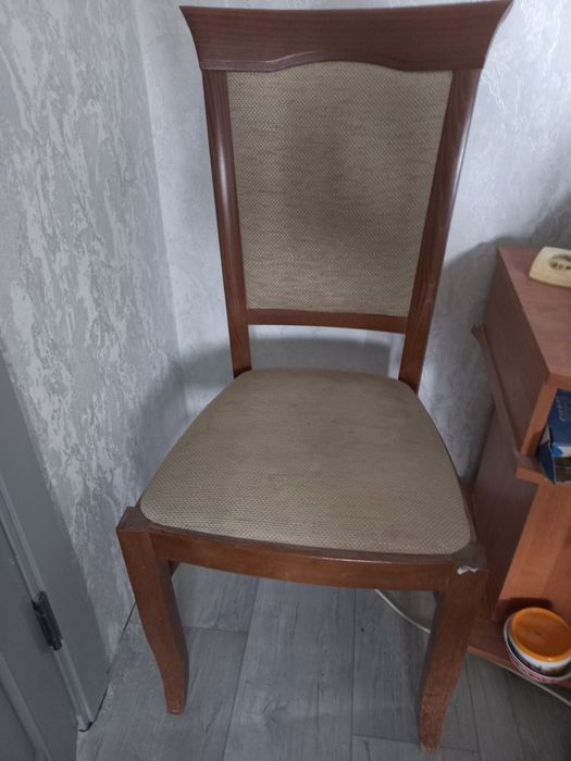 3 стула , в хорошем состоянии.