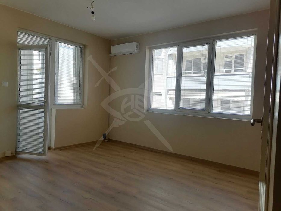 Продава се Двустаен апартамент в Бургас, Възраждане - 57 кв.м за 2106 €/кв.м - Снимка #1