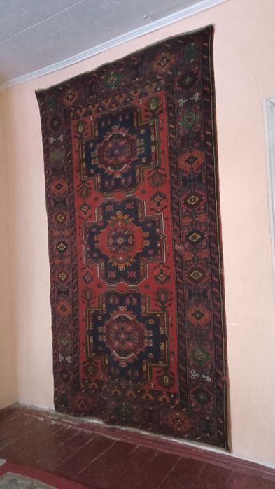 Шерстяной ковер ручной работы.