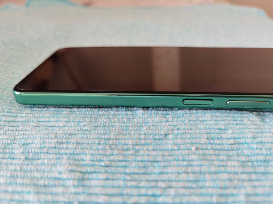 Продавам нов HUAWEI nova 12 SE