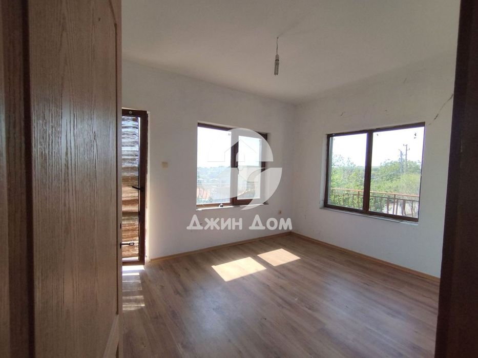 Двуетажна къща с двор в гр. Бяла