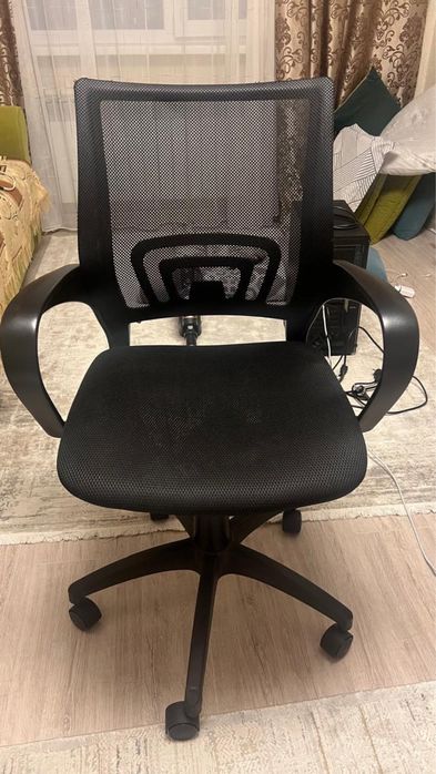 Продам офисное кресло.