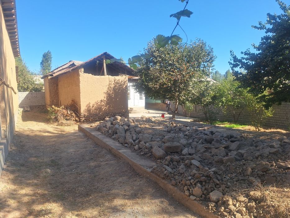 Hovli sotiladi. 4.7 sotix yuqori chirchiq tumani