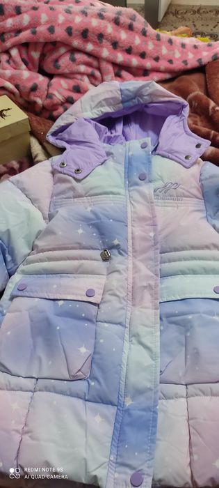 Продам недорого зимнюю курточку на девочку