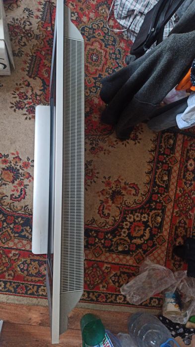 Продам телевизор и подставку,крепление