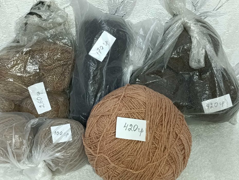 Шерстяная пряжа, разная. Красная, коричневая, бежевая.