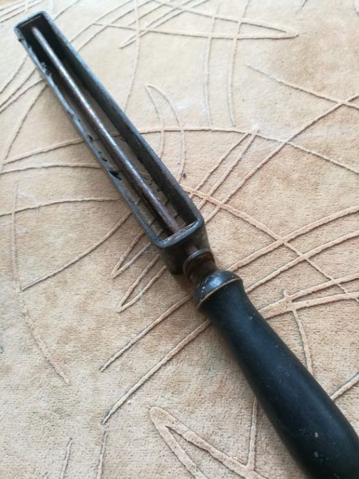 стар кожен масат над 100годишен