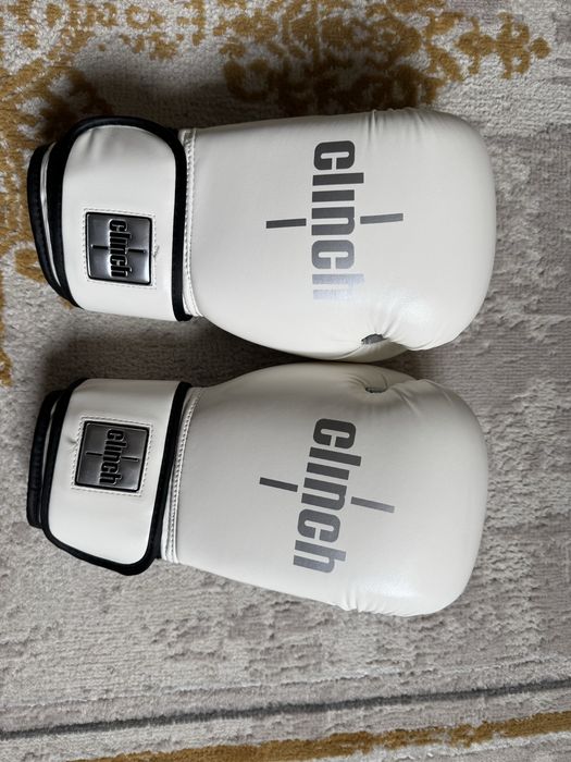 Боксерские перчатки clinch 12oz