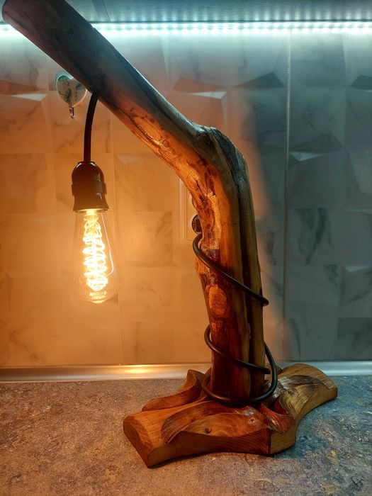 Ръчно изработена лампа