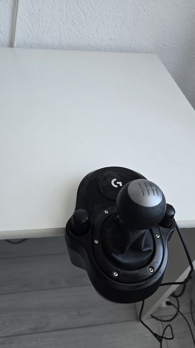 Logitech G29- Волан, педали и скоростен лост