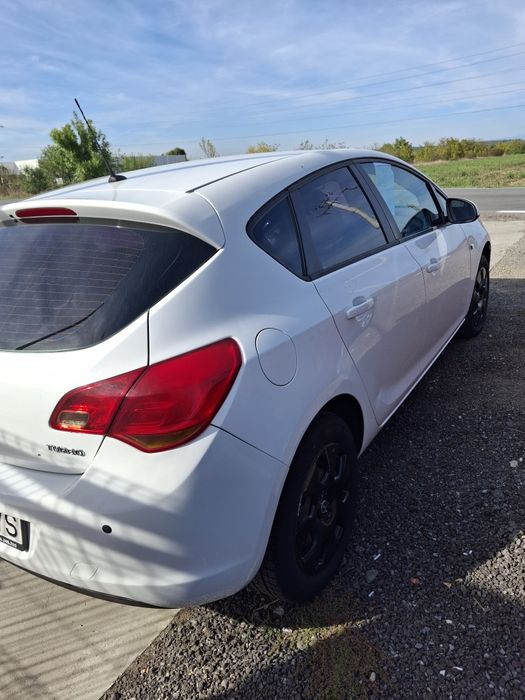 Opel astra j  2012