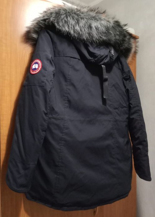 Продам Зимние  куртки срочно