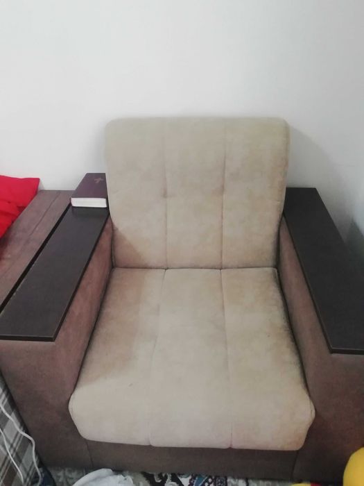 Подаются диван и кресла