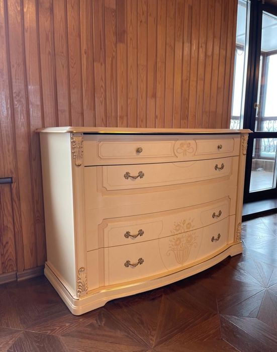 Продам спальный гарнитур.