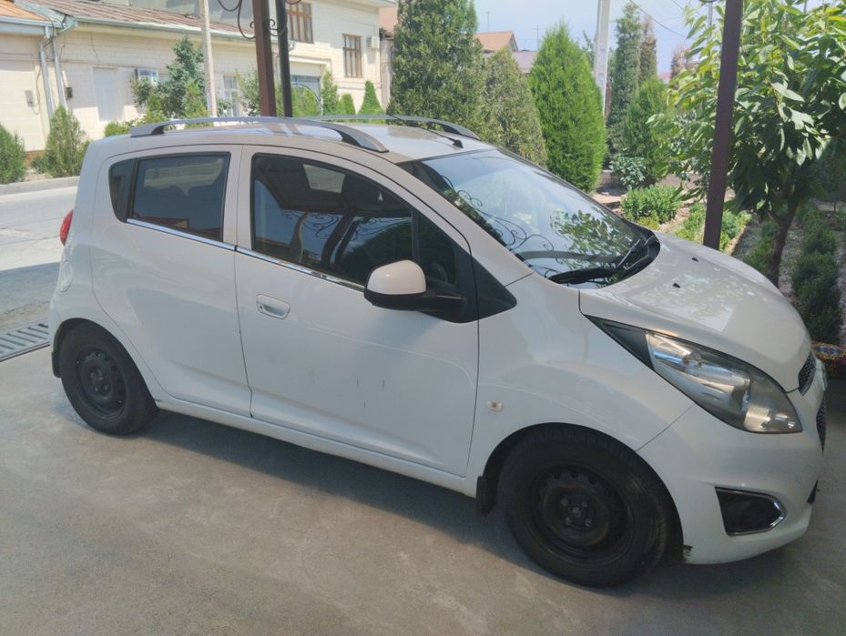 Spark avtomobili sotiladi
