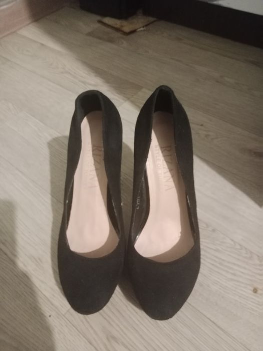 Продам замшевые туфли