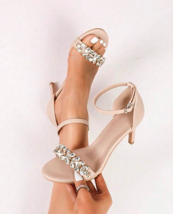 Сандали на висок ток с камъни