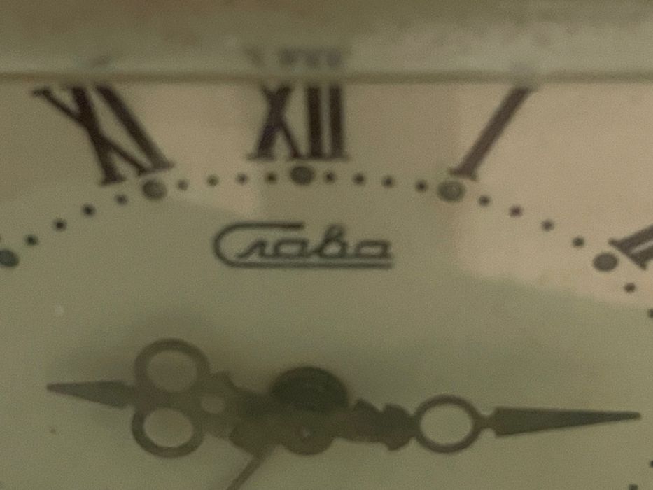 Електромеханичен настолен часовник Слава