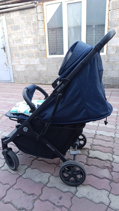 Продам прогулочную коляску