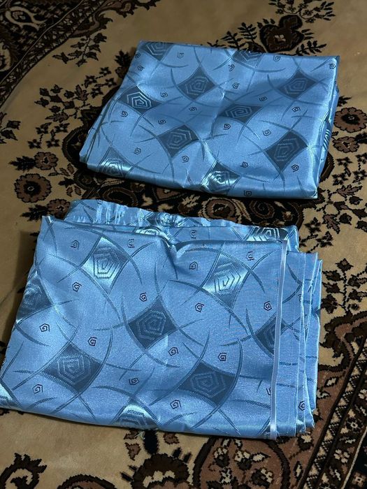 Плотные шторы с лабрикеном для зала