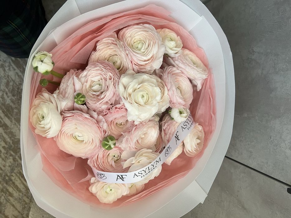 продам букет ранункулюсов