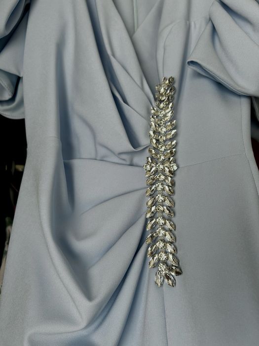 Небесно голубое элегантное платье