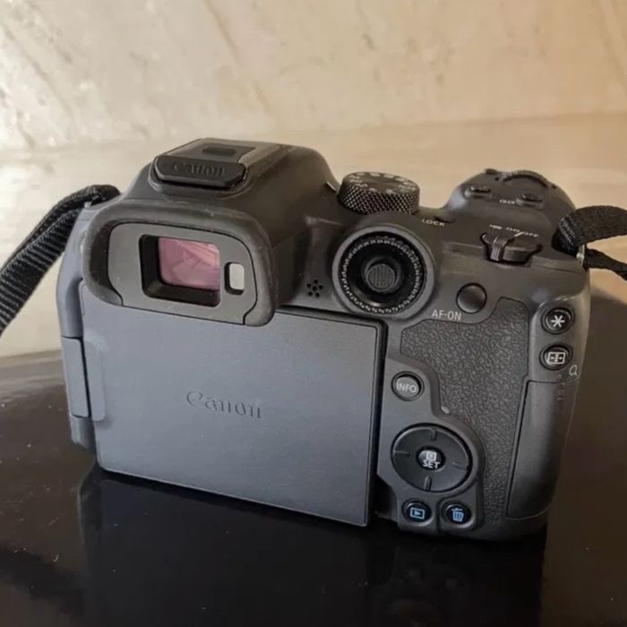 Фотоапарат Canon EOS R7