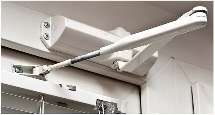 Даводчики для двери .