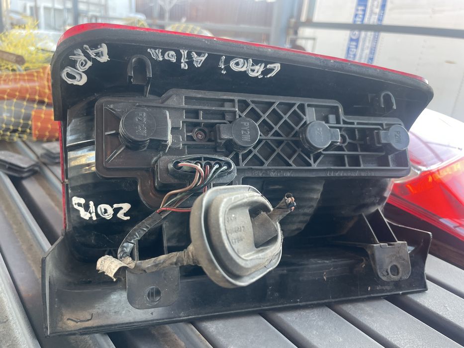 Оригинален десен стоп фолксваген кади 2010г