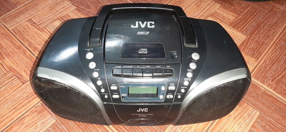 Radiocasetofon  cu cd   JVC