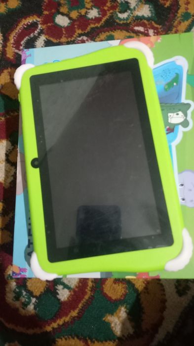 Planshet A02 zaryatnik va naushnik ham qushib beriladi