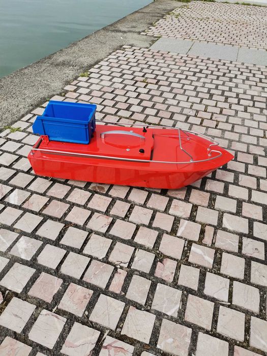 лодка за захранка